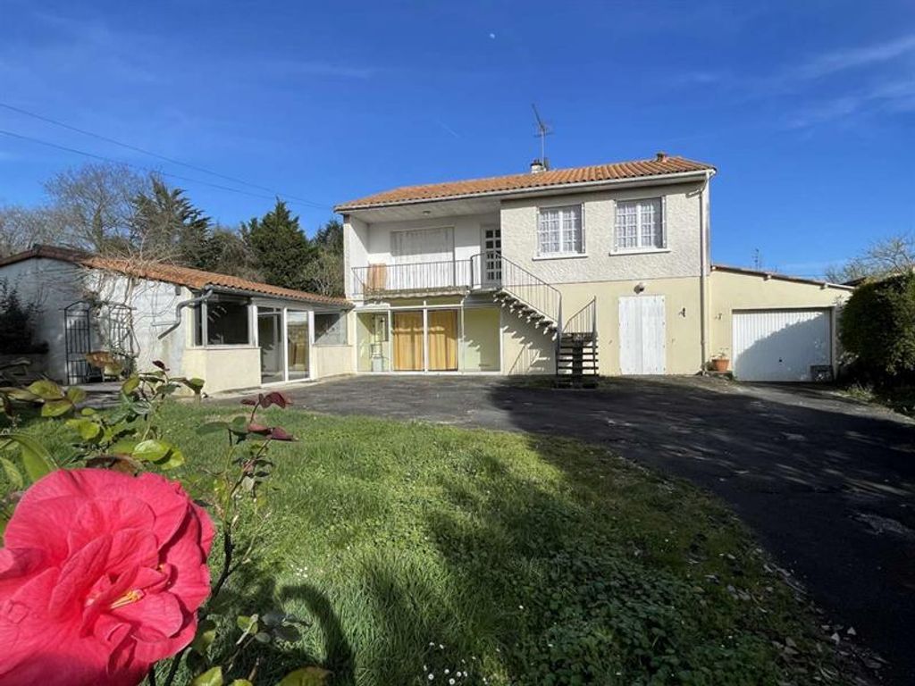 Achat maison à vendre 4 chambres 173 m² - Saint-Pierre-d'Exideuil