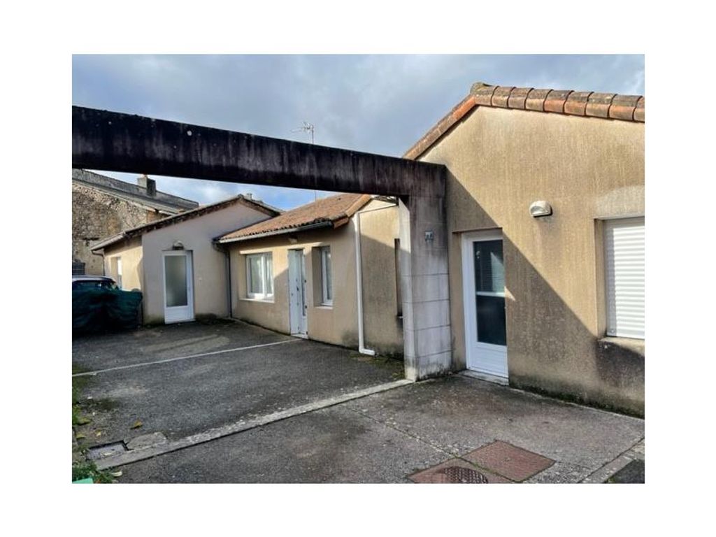 Achat maison à vendre 3 chambres 136 m² - Gençay