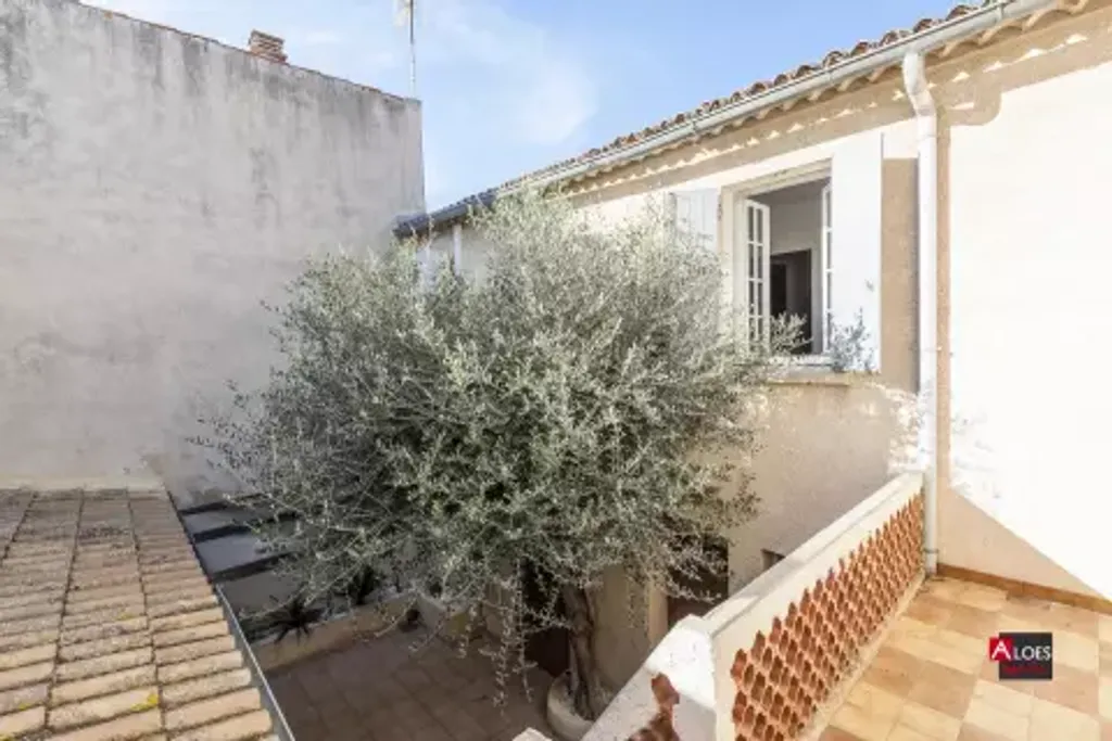 Achat maison à vendre 4 chambres 100 m² - Aigues-Mortes