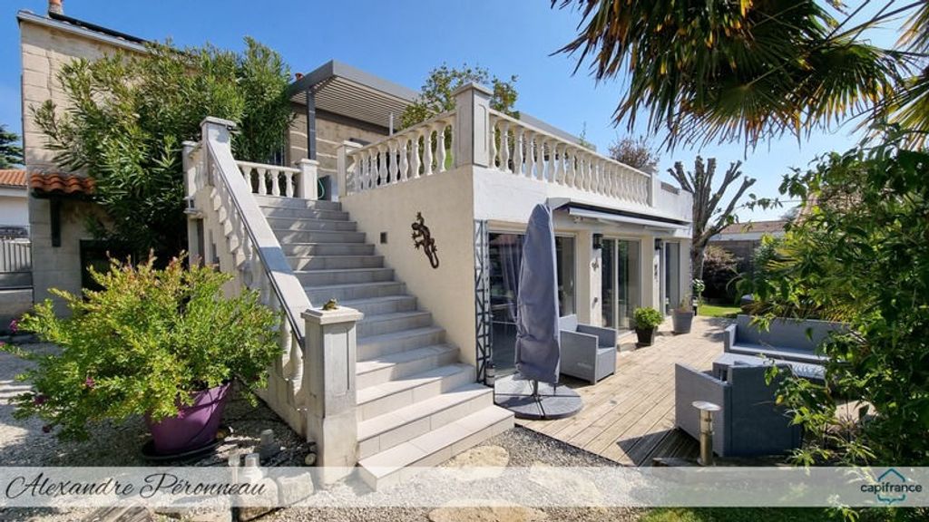 Achat maison à vendre 4 chambres 150 m² - La Rochelle