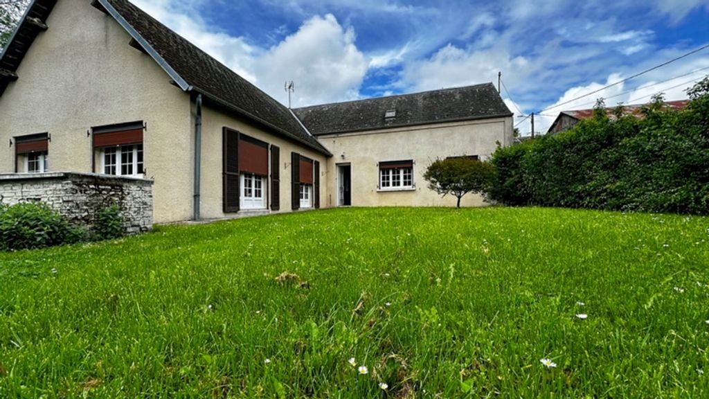 Achat maison à vendre 3 chambres 137 m² - Saint-Quentin