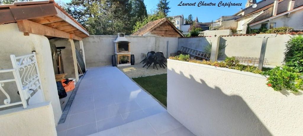 Achat maison à vendre 2 chambres 105 m² - Château-l'Évêque