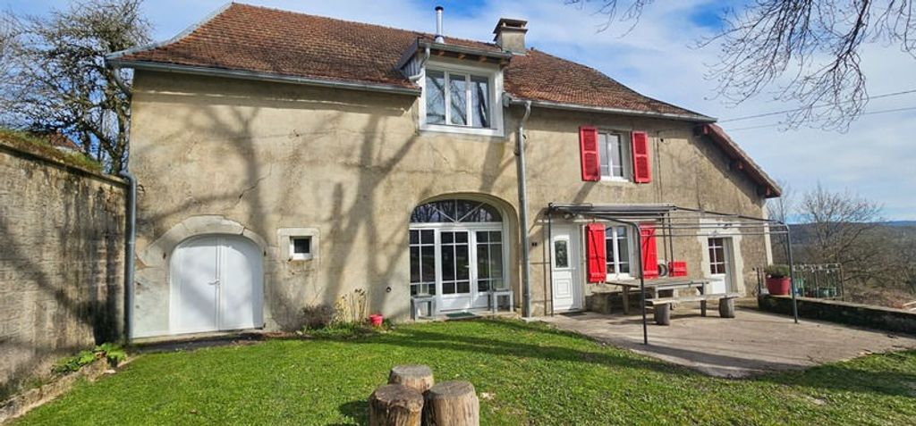 Achat maison à vendre 5 chambres 230 m² - Clairvaux-les-Lacs