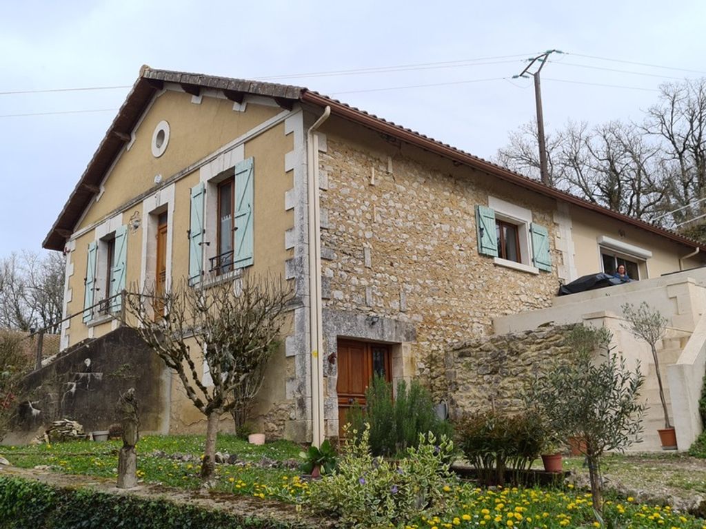 Achat maison à vendre 3 chambres 160 m² - Ruelle-sur-Touvre