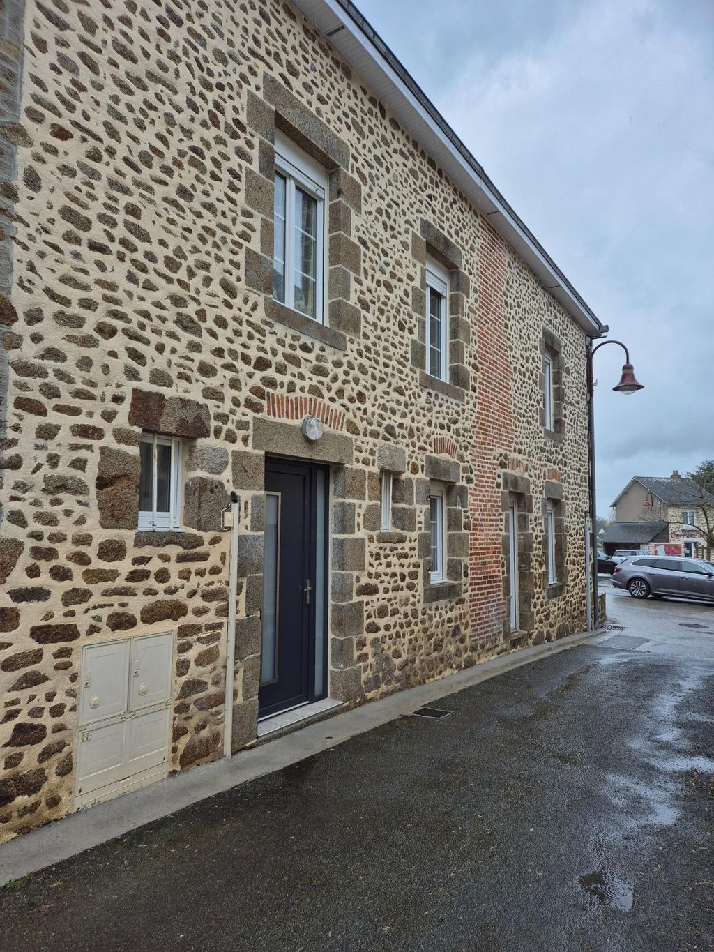 Achat maison à vendre 3 chambres 168 m² - Saint-Fraimbault-de-Prières