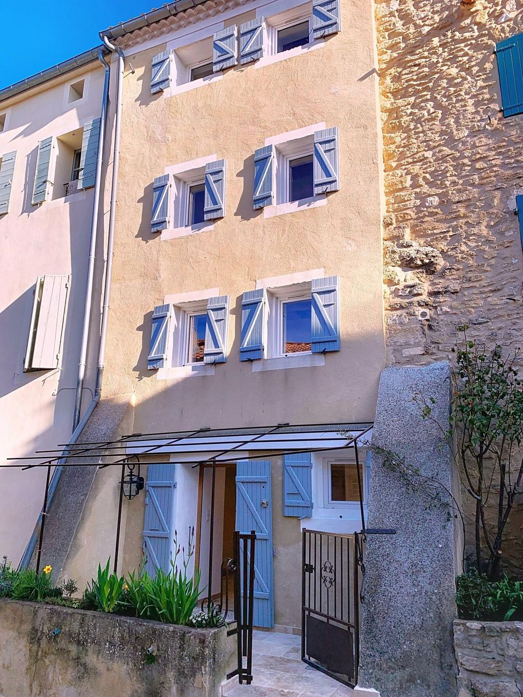 Achat maison à vendre 3 chambres 145 m² - La Roque-sur-Pernes