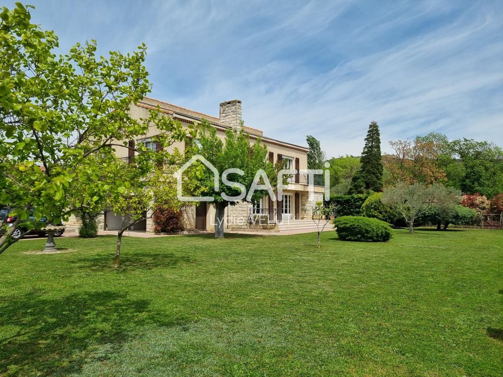 Achat maison à vendre 5 chambres 200 m² - Salon-de-Provence