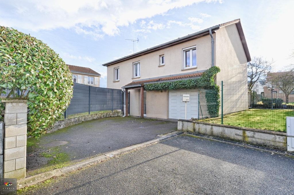 Achat maison à vendre 3 chambres 110 m² - Sainte-Marie-aux-Chênes