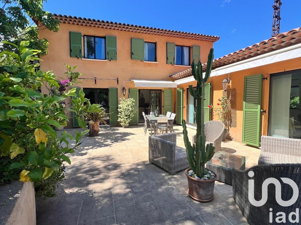 Achat maison à vendre 3 chambres 149 m² - Châteauneuf-Grasse