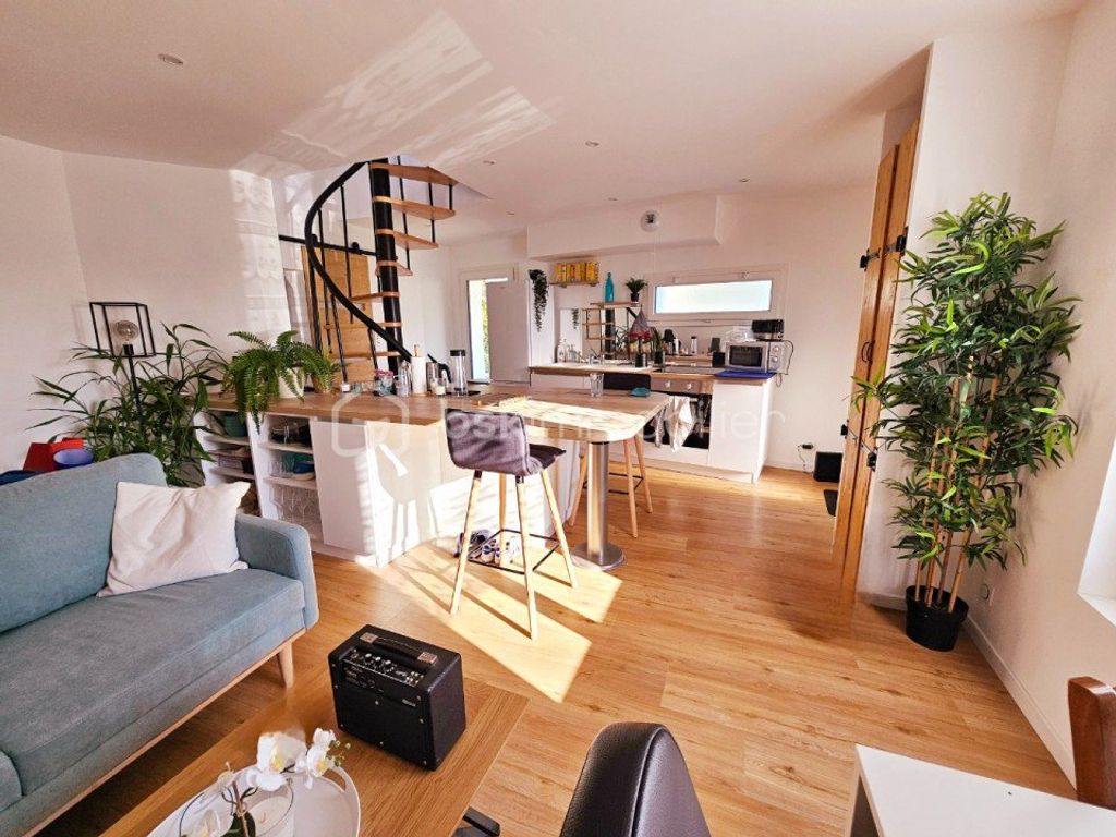 Achat maison à vendre 1 chambre 51 m² - Saint-Genouph