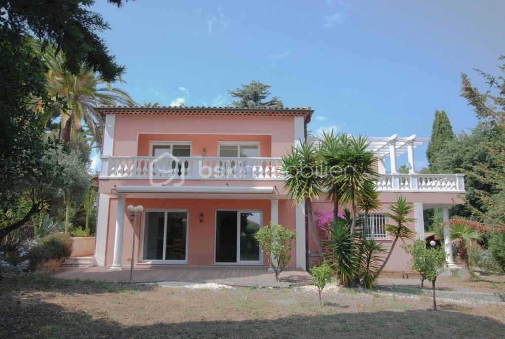 Achat maison à vendre 5 chambres 196 m² - Cagnes-sur-Mer