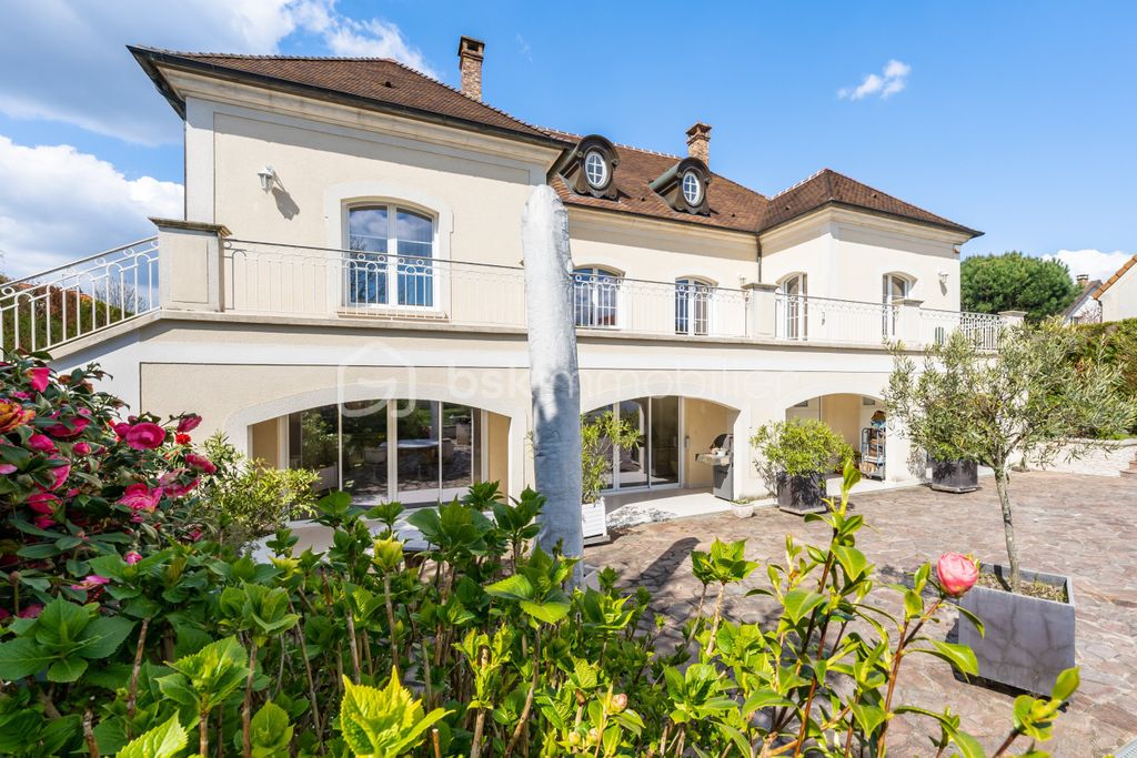 Achat maison à vendre 4 chambres 395 m² - Sainte-Geneviève-des-Bois