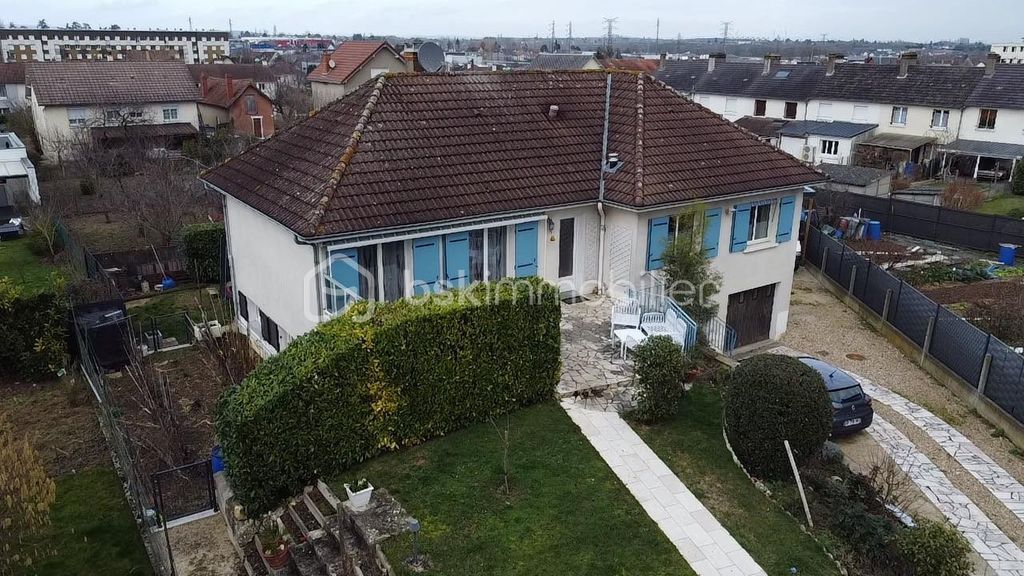Achat maison à vendre 6 chambres 161 m² - Saint-Doulchard