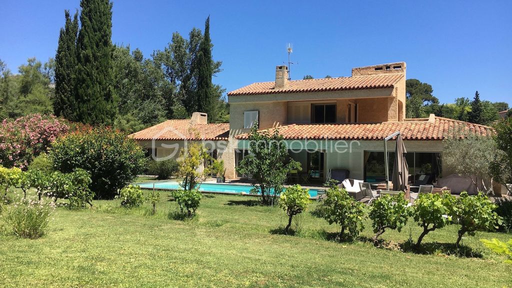 Achat maison à vendre 5 chambres 265 m² - Aubagne