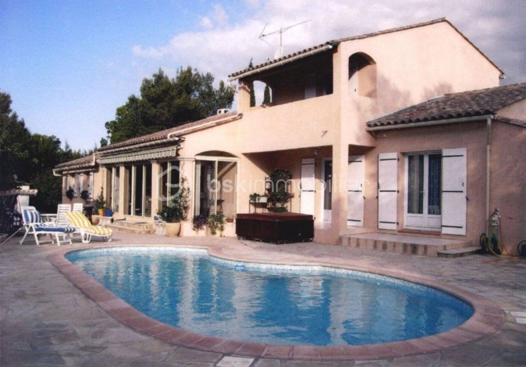 Achat maison à vendre 4 chambres 210 m² - Saint-Raphaël