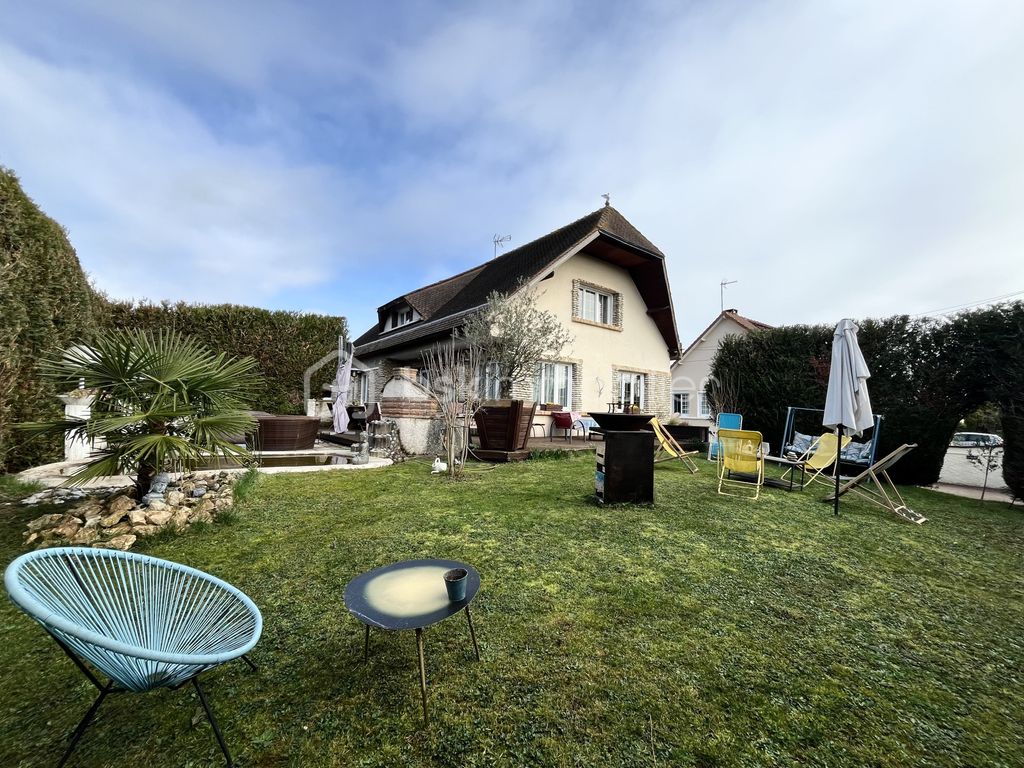 Achat maison à vendre 7 chambres 233 m² - Le Val d'Hazey