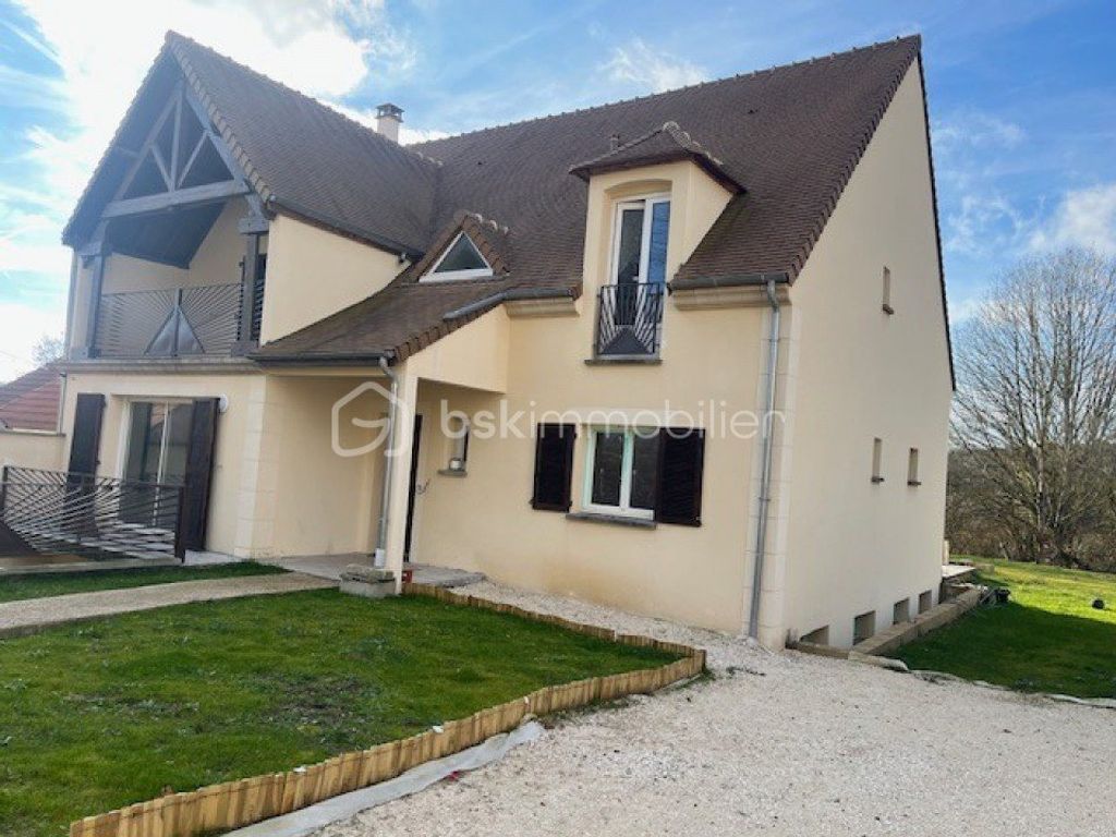 Achat maison à vendre 5 chambres 212 m² - Crécy-la-Chapelle