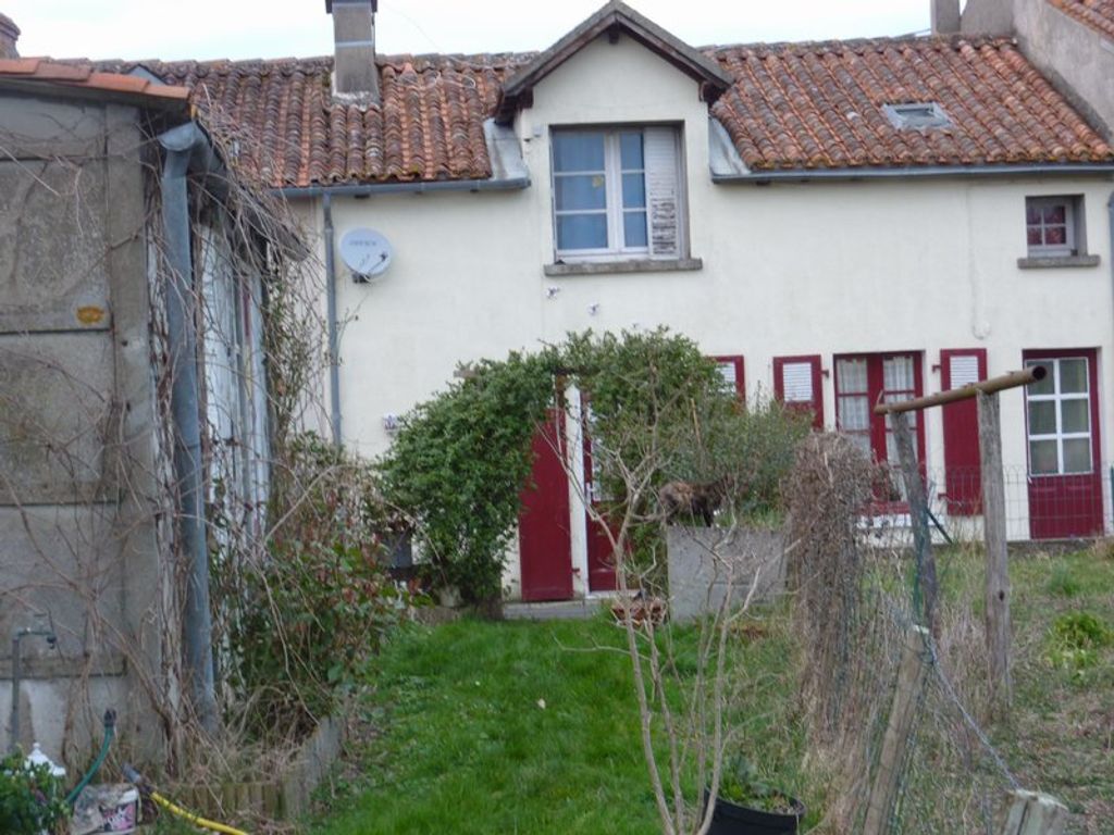 Achat maison à vendre 4 chambres 133 m² - Lathus-Saint-Rémy