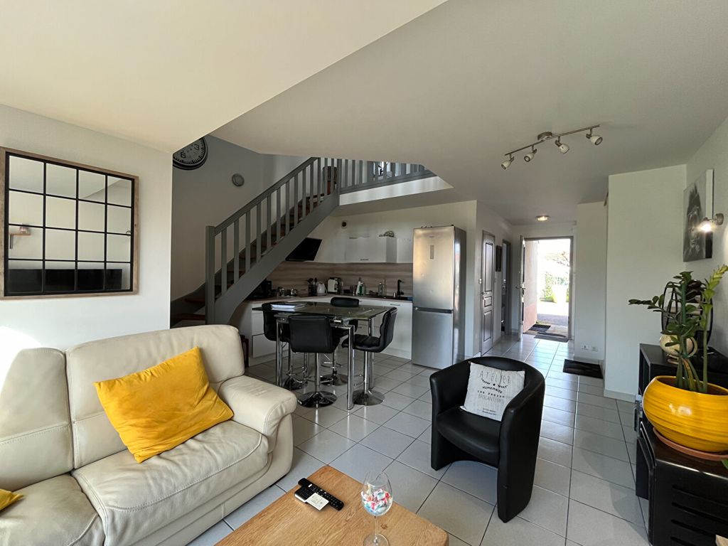 Achat maison à vendre 2 chambres 69 m² - Saint-Gilles-Croix-de-Vie