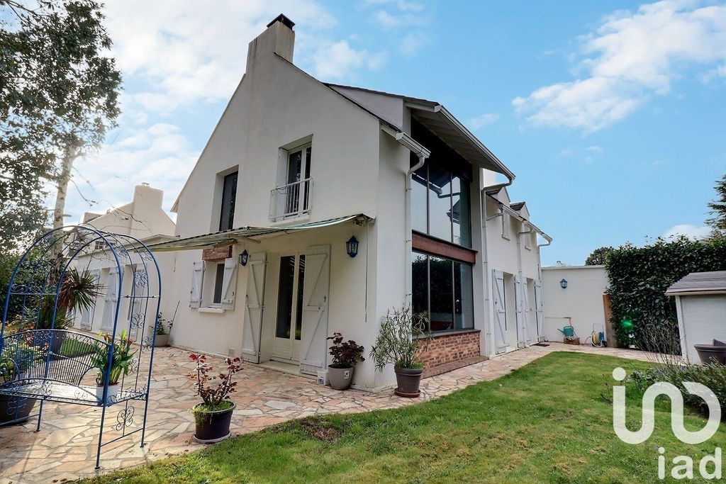 Achat maison à vendre 4 chambres 211 m² - Ozoir-la-Ferrière