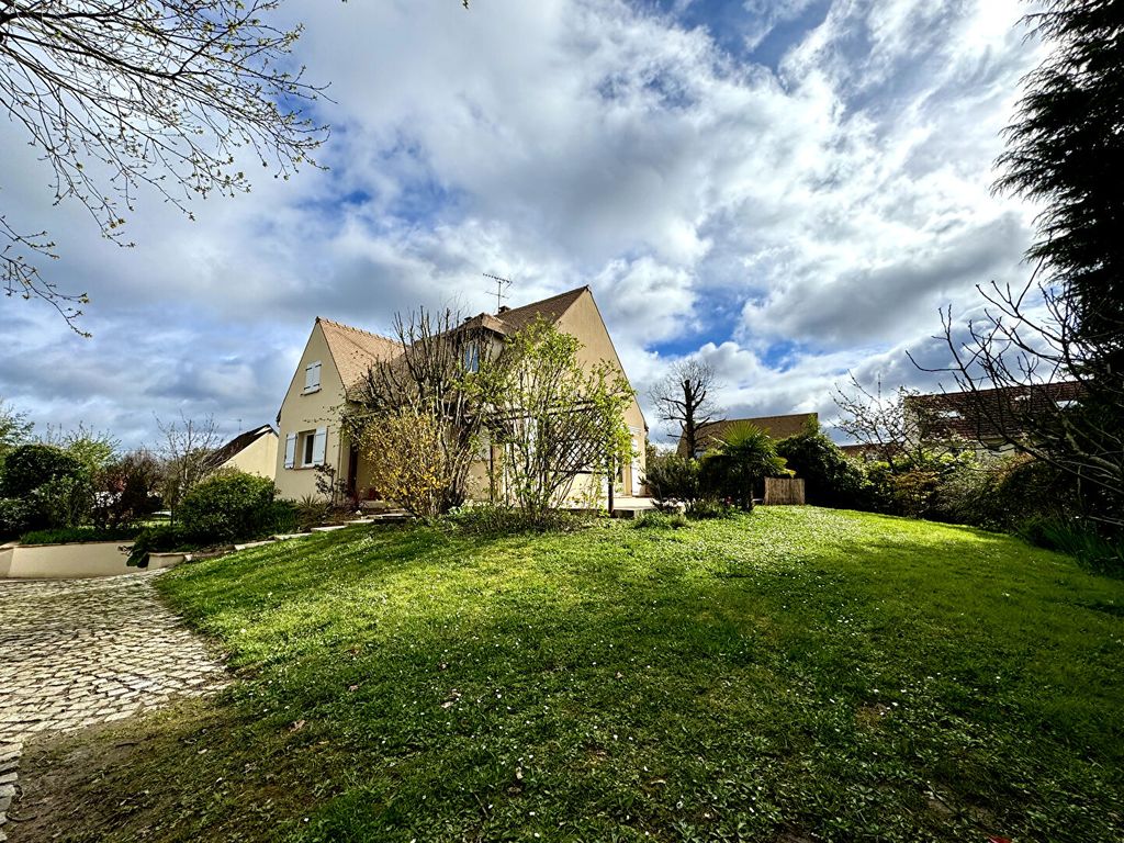 Achat maison à vendre 5 chambres 138 m² - Saint-Fargeau-Ponthierry