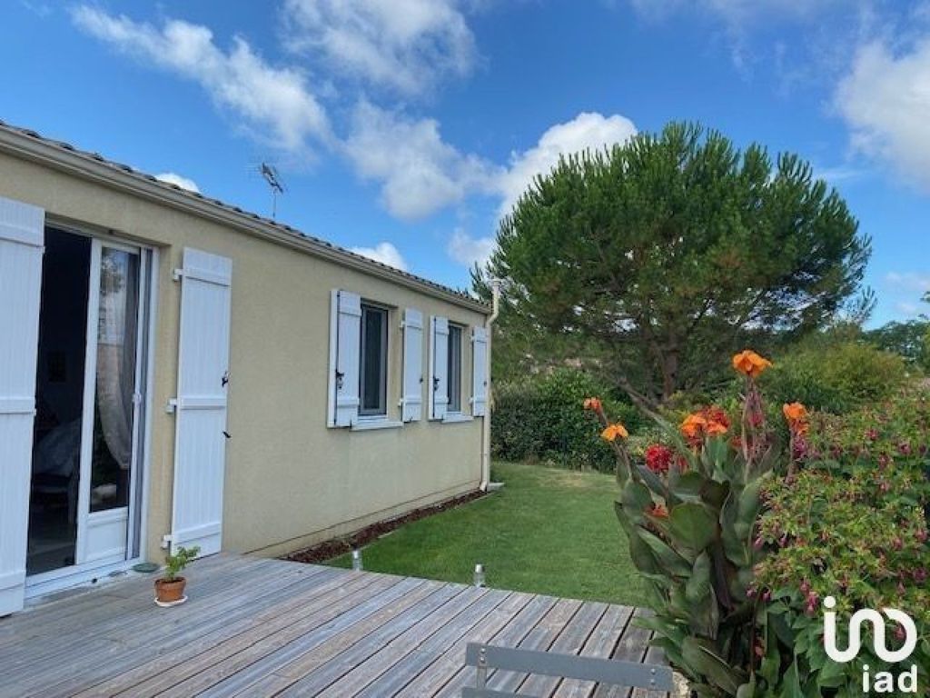 Achat maison à vendre 3 chambres 90 m² - Saint-Seurin-sur-l'Isle
