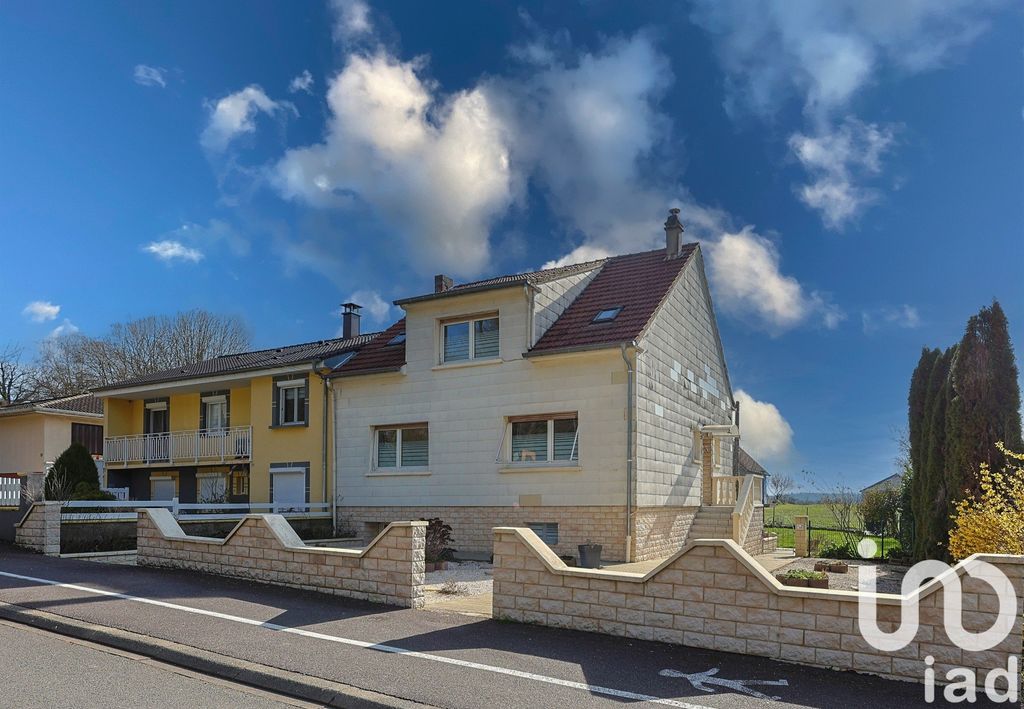 Achat maison à vendre 4 chambres 129 m² - Puttelange-aux-Lacs