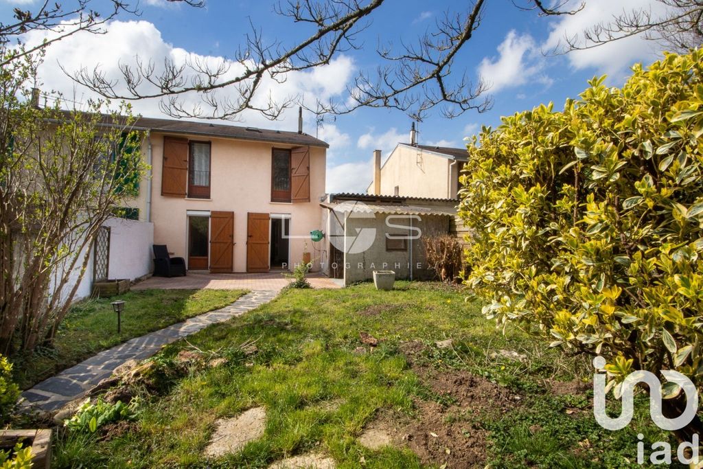 Achat maison à vendre 5 chambres 109 m² - Roissy-en-Brie