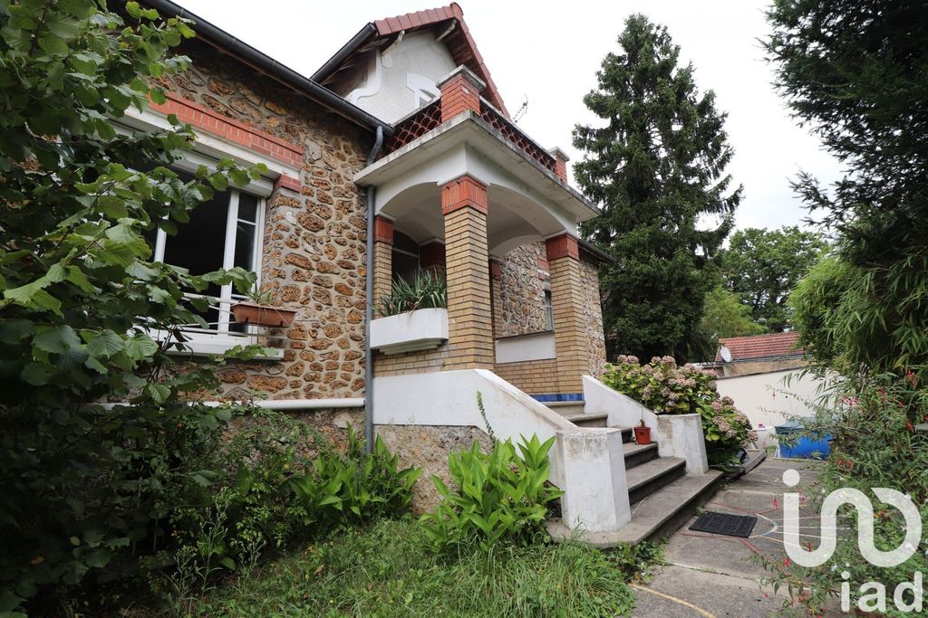 Achat maison à vendre 4 chambres 138 m² - Sainte-Geneviève-des-Bois