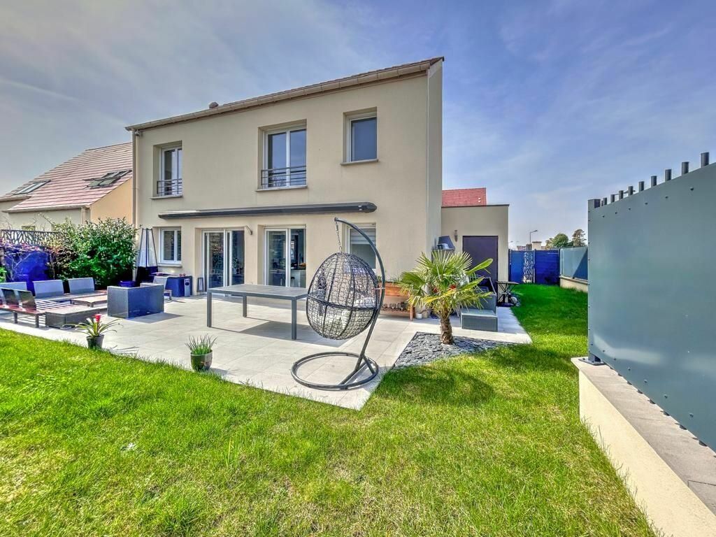 Achat maison à vendre 4 chambres 116 m² - Saint-Pierre-du-Perray