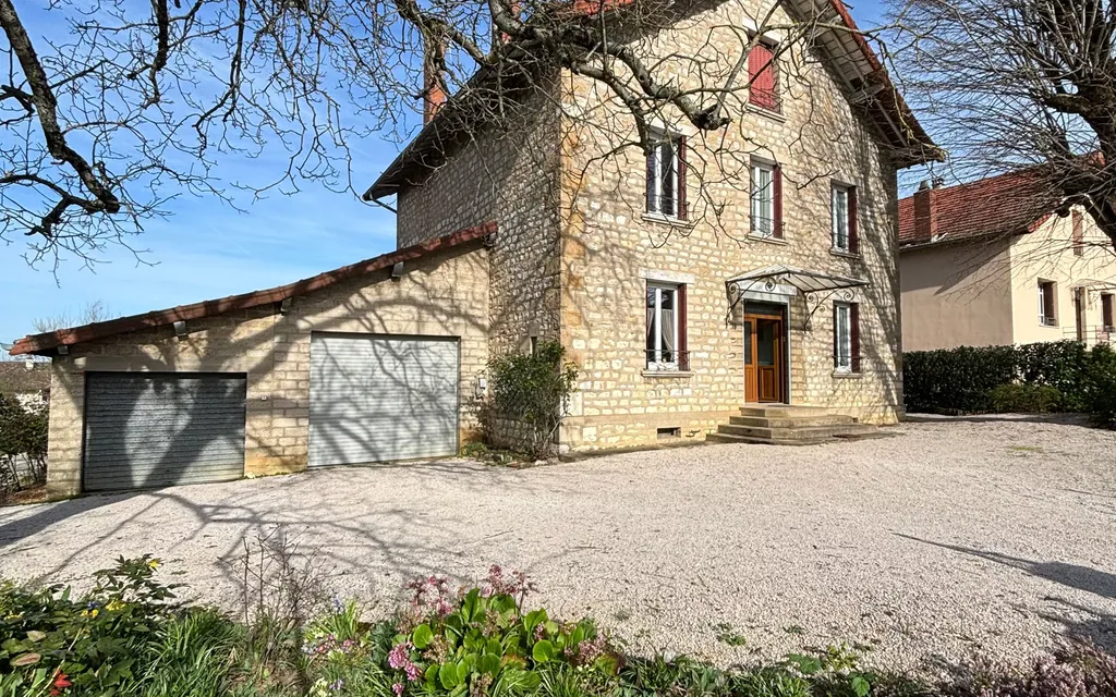 Achat maison à vendre 4 chambres 226 m² - Cousance