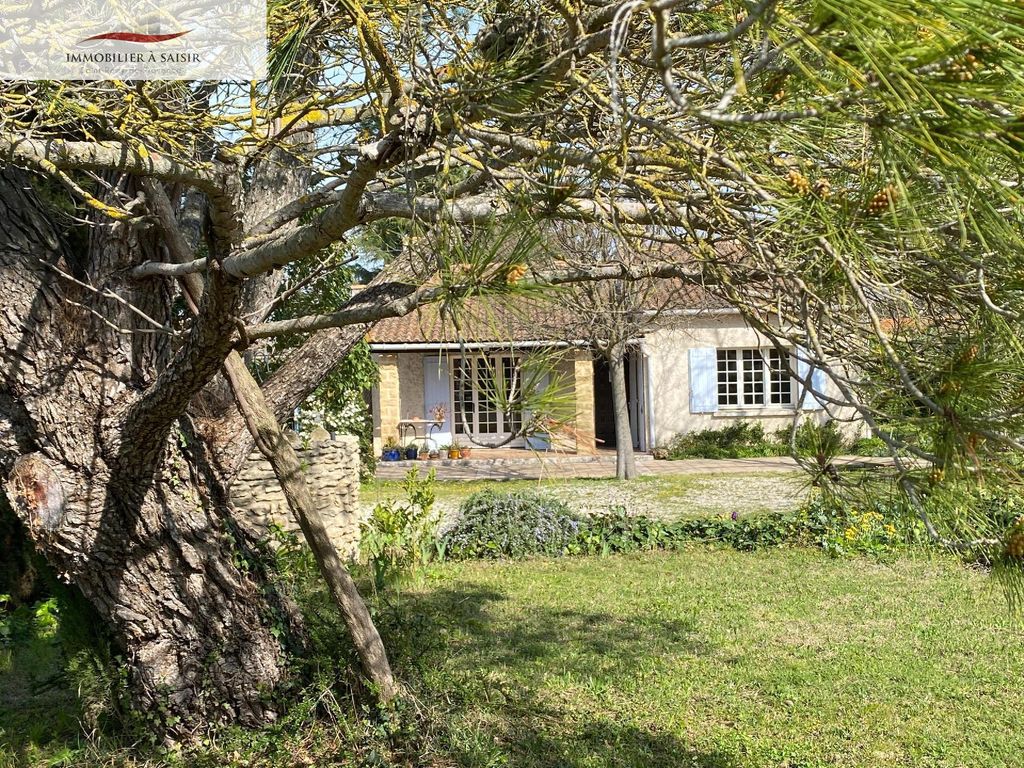 Achat maison à vendre 5 chambres 133 m² - Saint-Rémy-de-Provence