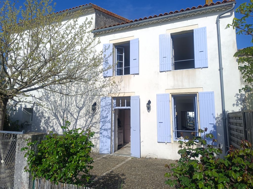 Achat maison à vendre 4 chambres 190 m² - Mortagne-sur-Gironde