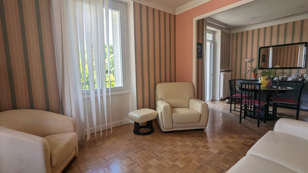 Achat appartement à vendre 5 pièces 90 m² - Saint-Geniez-d'Olt-et-d'Aubrac