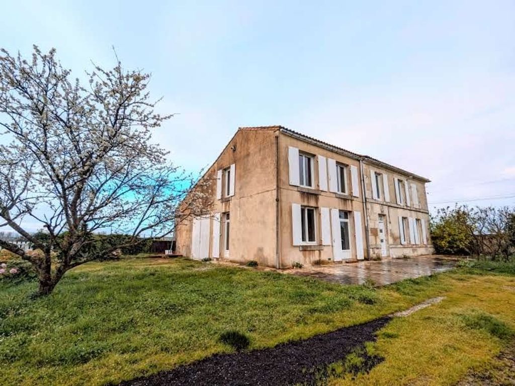 Achat maison à vendre 5 chambres 210 m² - Saint-Fort-sur-le-Né