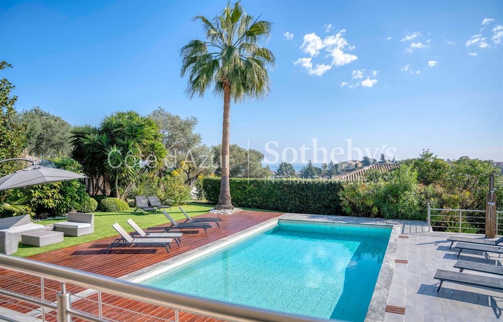 Achat maison à vendre 6 chambres 334 m² - Antibes