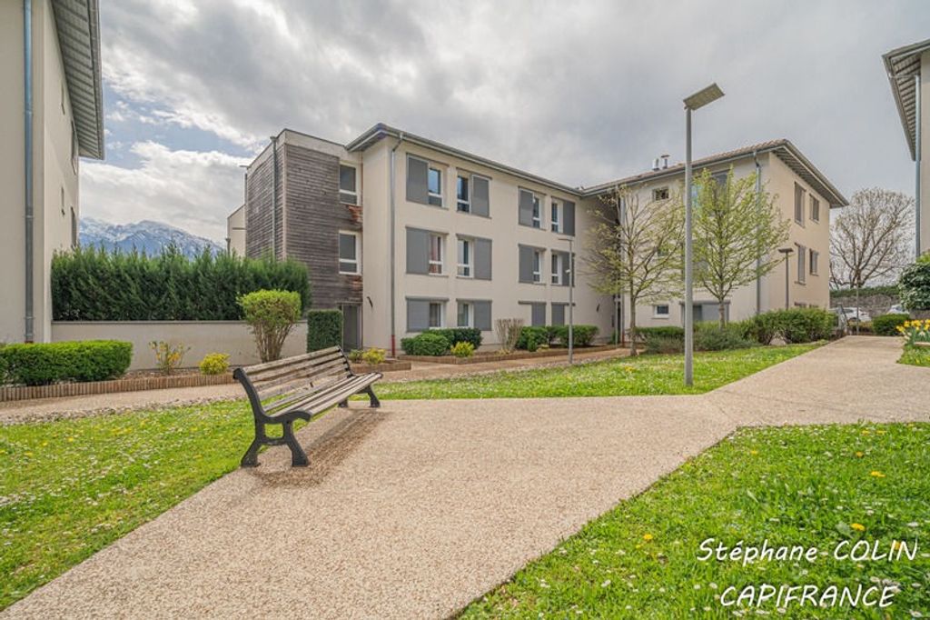 Achat appartement à vendre 2 pièces 44 m² - Saint-Ismier