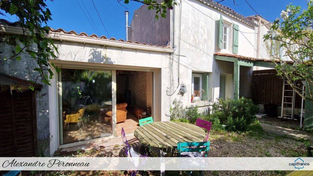 Achat maison à vendre 3 chambres 99 m² - La Rochelle