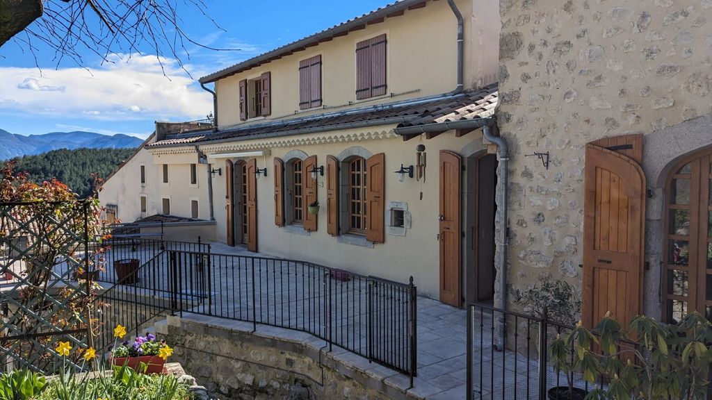 Achat maison à vendre 4 chambres 268 m² - Montmaur-en-Diois