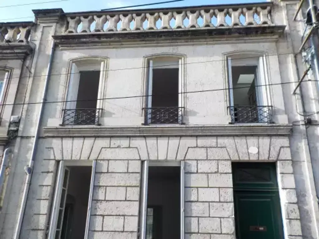 Achat maison à vendre 2 chambres 114 m² - Angoulême