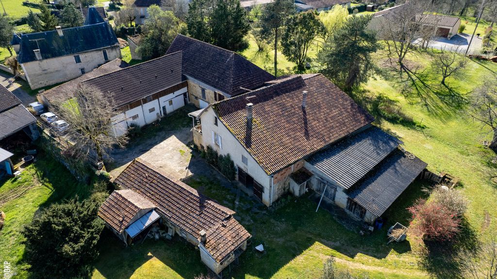 Achat maison à vendre 5 chambres 130 m² - Saint-Martial-de-Nabirat