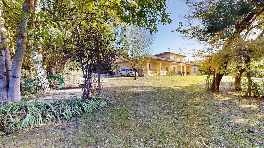 Achat maison à vendre 4 chambres 200 m² - Castelnau-d'Estrétefonds