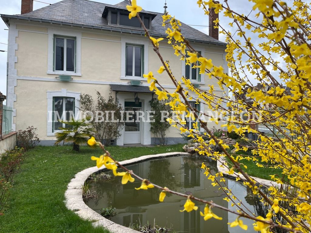 Achat maison à vendre 4 chambres 230 m² - Aubigny-sur-Nère