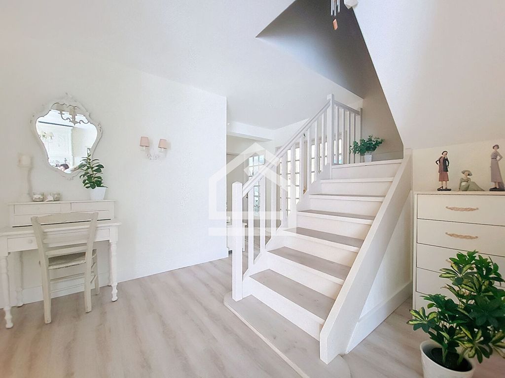 Achat maison à vendre 4 chambres 173 m² - Mérignac