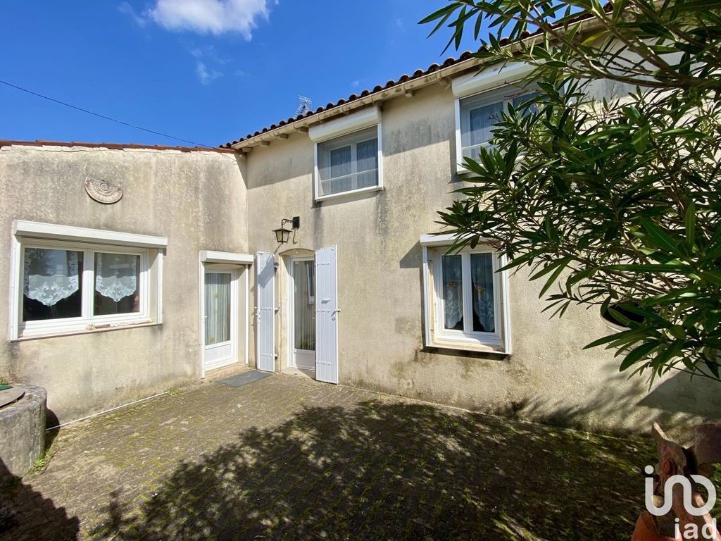 Achat maison à vendre 3 chambres 132 m² - Saint-Savinien