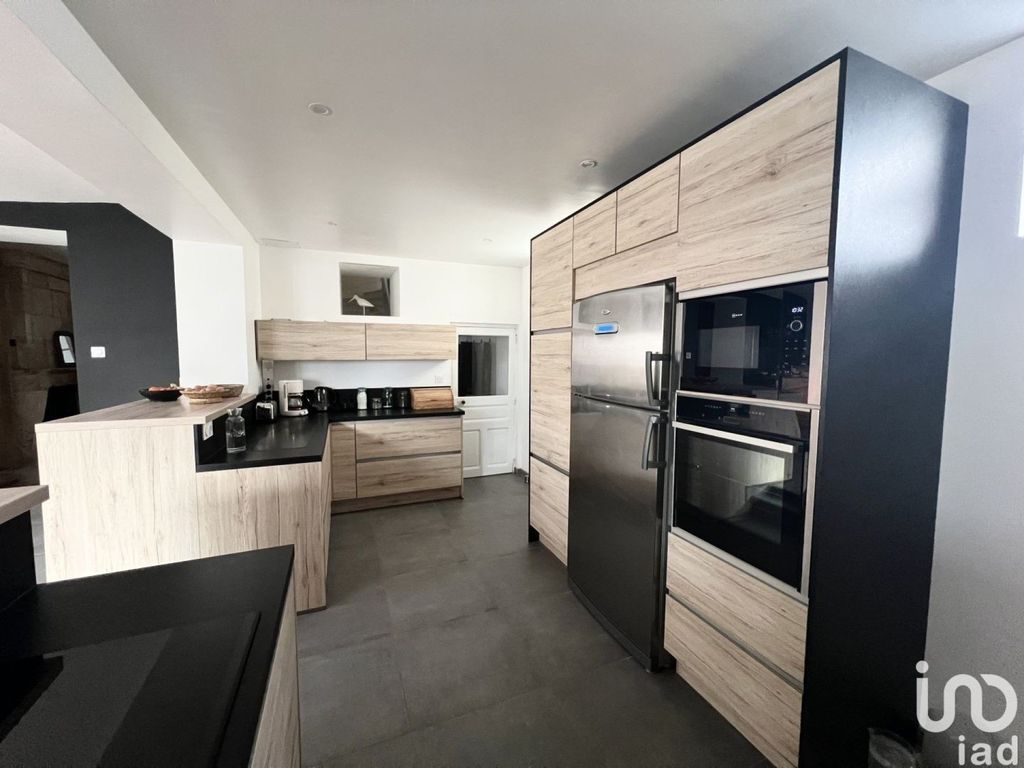Achat maison à vendre 6 chambres 230 m² - Ruelle-sur-Touvre