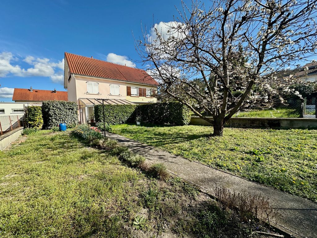 Achat maison à vendre 4 chambres 120 m² - Cébazat