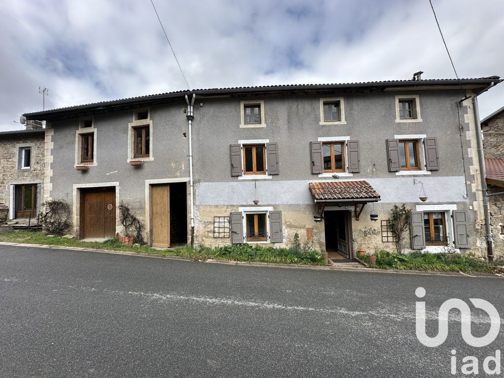 Achat maison à vendre 4 chambres 171 m² - Saint-Victor-Montvianeix