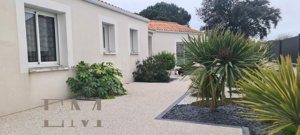 Achat maison à vendre 4 chambres 170 m² - Longeville-sur-Mer