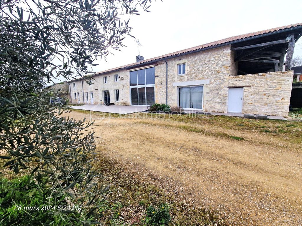 Achat maison à vendre 4 chambres 325 m² - Champigny en Rochereau